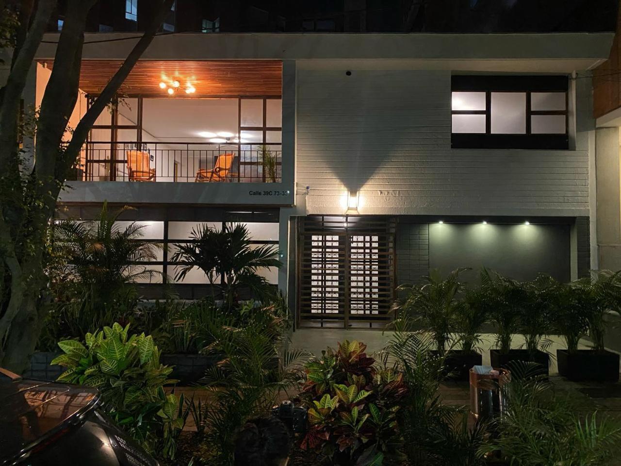 Casa Mosaiko Primer Parque Laureles Medellin Exterior photo